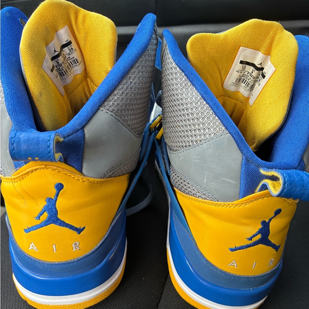 Size 10- Jordan Flight 45 High Laney-Ck pics -broken strap peice